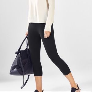 Fabletics Black Lima Capri Leggings Size XS